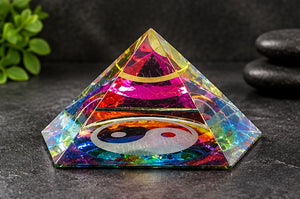 Feng Shui Crystal Pyramid with Yin Yang Symbol for Vastu Home Decor